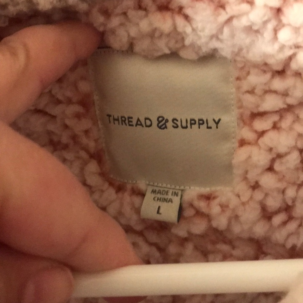 ❌SOLD❌Thread & Supply Sherpa vest - Picture 2 of 4